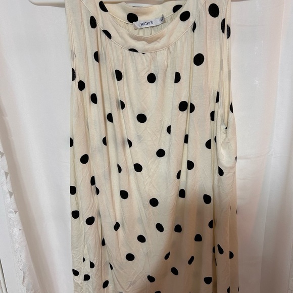 Ricki's xxl Cream and Black Sleeveless Blouse- nice neckline- dress up - Picture 1 of 8